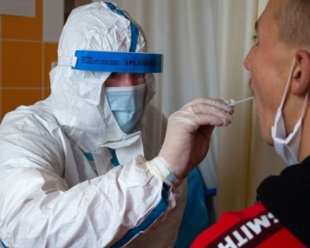 Словакия и Унгария не изчакаха до утре, вече започнаха ваксинацията срещу коронавируса