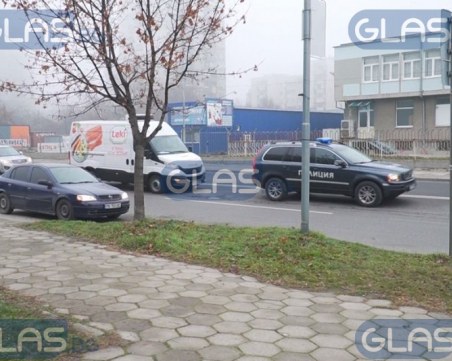 Здравният министър се ядоса на въпрос защо ваксините се транспортират с бус за кренвирши