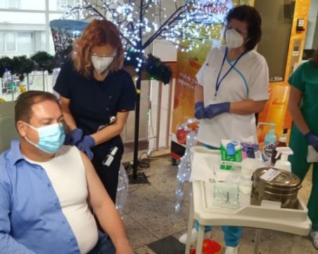 285 медици от Пловдивско се ваксинираха в първия ден от кампанията