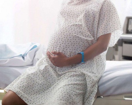 Бременни жени в риск от тежък COVID-19! Бебетата им обаче - с малко антитела