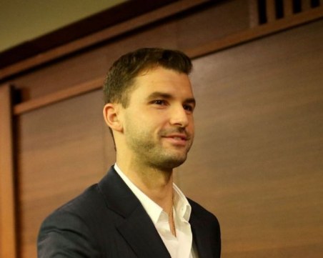 Гришо посрещна Коледа с Лолита Османова, получи гривна