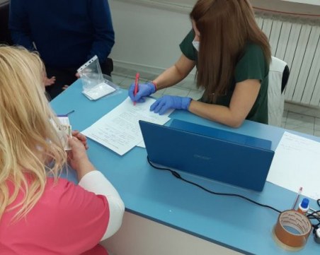 Шефът на COVID отделението е първият ваксиниран в Асеновград