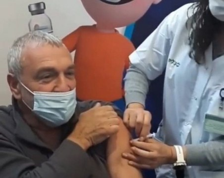 Теории на конспирацията: Иглите на ваксините срещу COVID-19 изчезват, спринцовките са празни