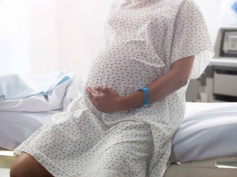 Бременни жени в риск от тежък COVID-19! Бебетата им обаче - с малко антитела