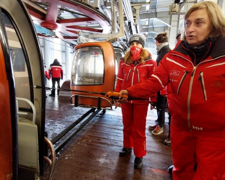 Марияна Николова: Бизнесът е дисциплиниран и следи за мерките в курортите