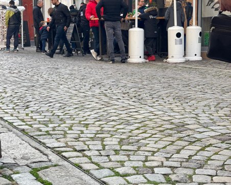 Полицейски проверки в Капана! Кафенета мишкуват, заобикалят наредбите