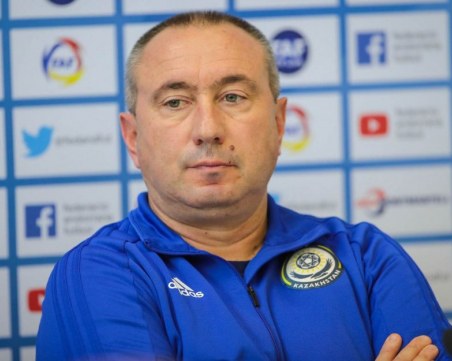 Станимир Стоилов все по-близо до Лудогорец