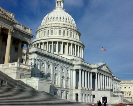 41-годишен американски конгресмен почина след усложнения от COVID-19