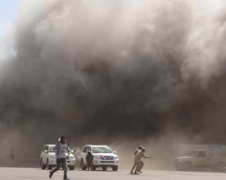 Атака над летището в Йемен има много убити