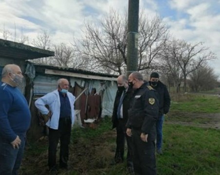 Двама пребиха самотно живеещ мъж за 150 лв.