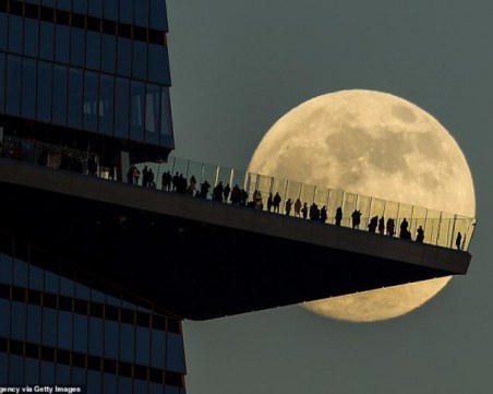 Как изглеждаше последното пълнолуние през 2020 г. по целия свят?