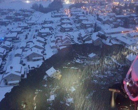 Къщи, погребани в норвежко село след огромно свлачище