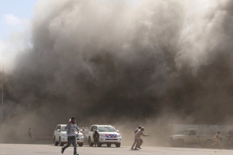 Атака над летището в Йемен има много убити