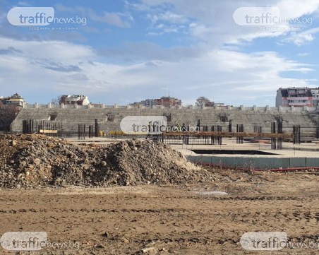 Колежа изпраща 2020-а с десетки строители на него, ПИМК не спират и за ден строителството