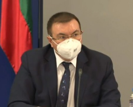 Министър Ангелов: До 15 души могат да се събират за посрещането на 2021