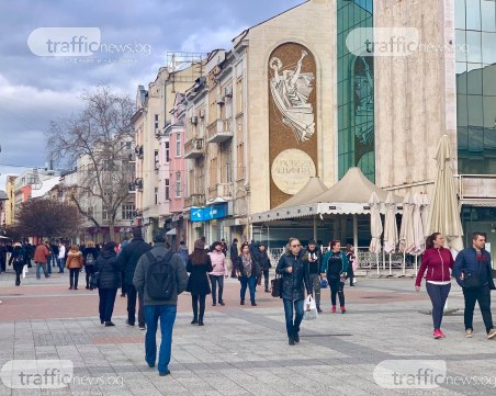 Последна разходка за 2020! Пловдивчани напълниха Главната