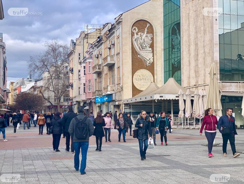 Последна разходка за 2020! Пловдивчани напълниха Главната
