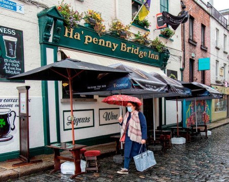 Ирландия с още по-строги мерки от днес, движението е позволено в радиус от 5 км от дома