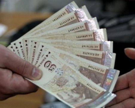 Минималната заплата вече е 650 лева, пенсиите от 300 до 1440 лева