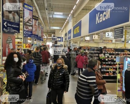 Опашки се извиха в Метро, пазаруващите негодуват