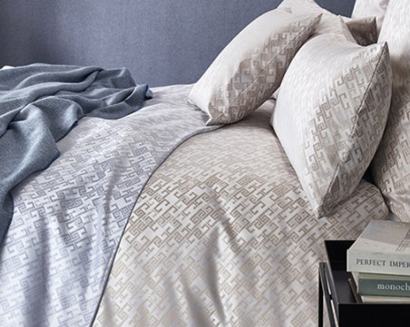 Защо НЕ трябва да слагате покривка на леглото си?