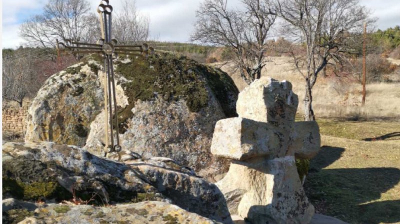 Каменен кръст при светилище на село Ветрен става туристическа забележителност