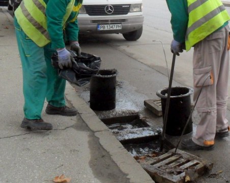 Чистят шахтите в Пловдив! Вижте къде да не паркирате