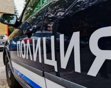 Мъж почина след удар с брадва