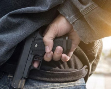 Тийнейджър извади пистолет заради отнето предимство в Пловдив