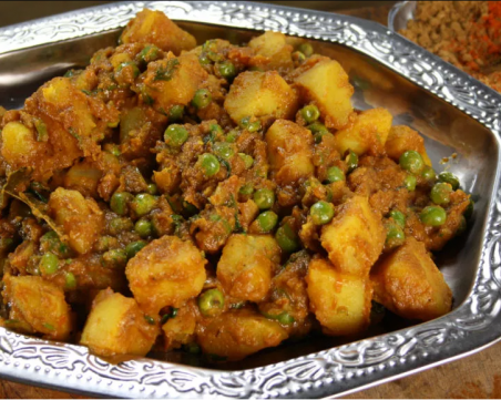 Как да превърнем познатите продукти в екзотична порция храна – къри с картофи и грах