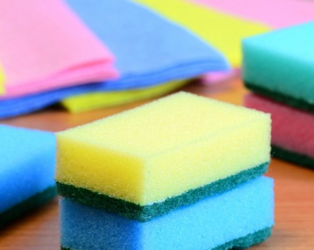 Какво означават цветовете на гъбите за миене и коя за какво служи