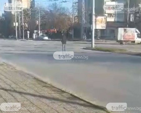 Камикадзе застана с бутилка водка в ръка в средата на кръстовище в Пловдив