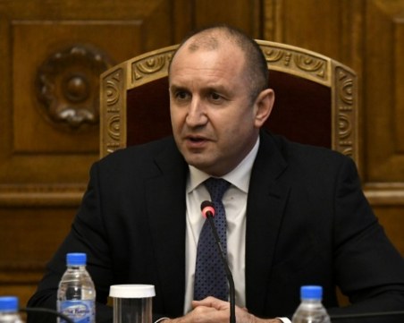 Президентът иска прогнози за броя на карантинираните през март, мислят варианти как да гласуват