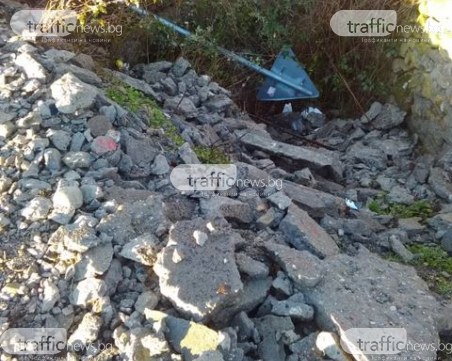 Шумни младежи къртят пътни знаци и легнали полицаи посред нощ