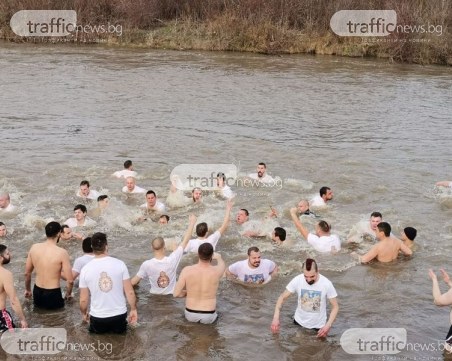 22-годишен хвана богоявленския кръст в Пловдив