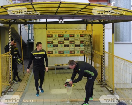 Ботев започна с 20 играчи в очакване на нов собственик и нов треньор