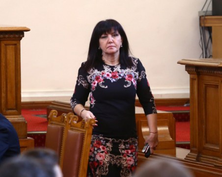 Караянчева: За нас няма значение датата на изборите, президентът да каже