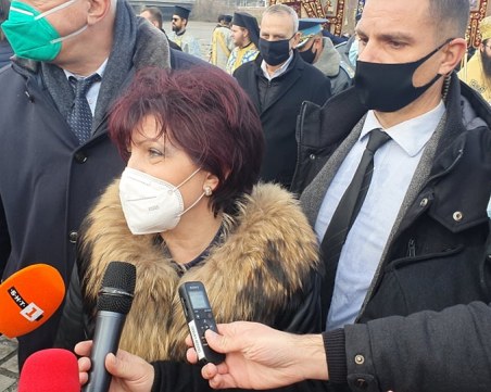 Караянчева: Президентът явно си търси причина да отложи изборите