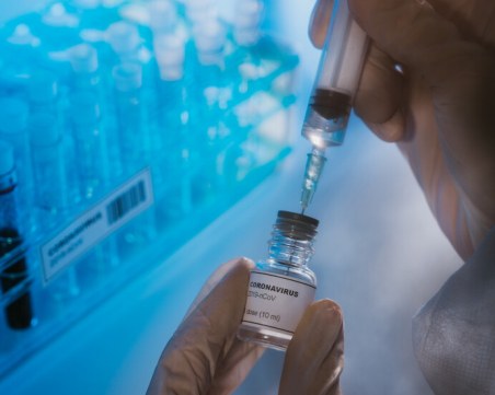 Масовата имунизация в Гърция започва след 2 седмици