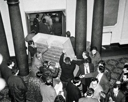 На този ден: Щурмувано е Народното събрание