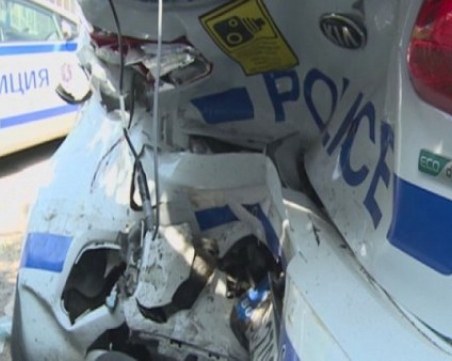 Пловдивчанин блъсна патрулка, в опит да избяга от проверка