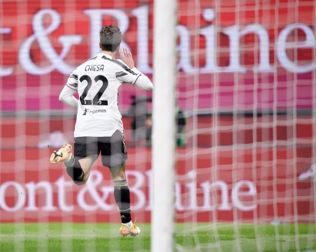 Ювентус подчини Милан насред 