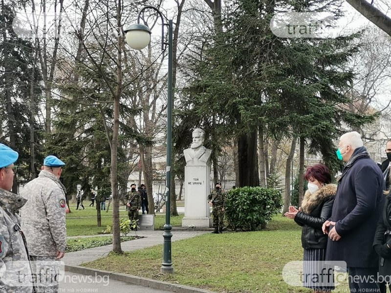 Стотици пловдивчани отбелязаха 173-годишнината на Христо Ботев