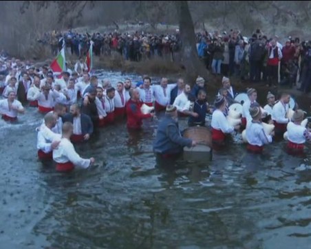 Ангелов за кмета на Калофер: Нелепо е да се заиграваш с политика, опирайки се на традиции