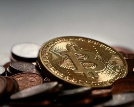 Биткойнът нараства рекордно на фона на вълненията в САЩ