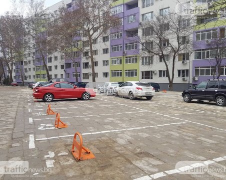 Дават повече паркоместа със скоби на едно жилище в Пловдив, търг вместо жребий определя ползвателите
