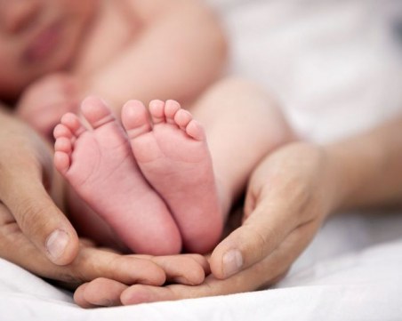 Момче е първото бебе на Пловдив за 2021 година, 9 деца са проплакали на 1.01