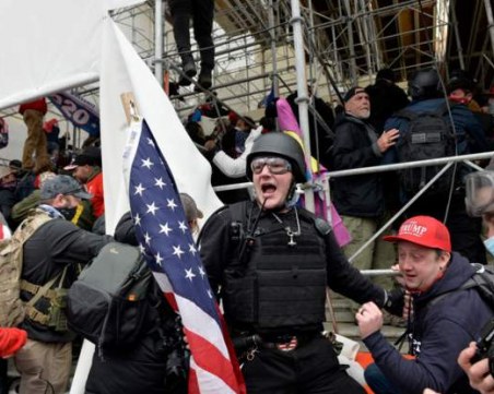 След щурма в Капитолия: Откриха бомба в централата на републиканците