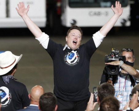 Случи се: Илон Мъск изпревари Джеф Безос и е най-богатият човек в света