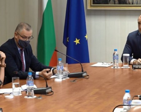 Радев: Не лансирам идеята за два дни избори